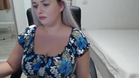 Snapshot of blue_eyes96 chatting on 10.17.25 Juliet online show from 10.17.25