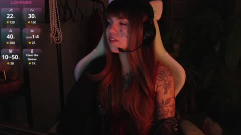 Snapshot of bluedweeb chatting on 01.06.25 Blue online show from 01.06.25