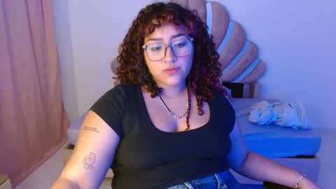 Snapshot of blueevelvet chatting on 10.07.25 Bluee online show from 10.07.25