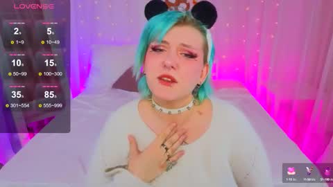 Hi my name is Lunaray online show from 09.19.25