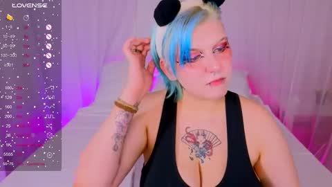 Hi my name is Lunaray online show from 09.30.25