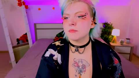 Hi my name is Lunaray online show from 10.10.25