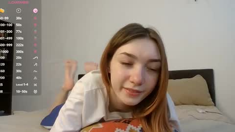 Snapshot of blush_lover chatting on 11.06.25 Kate online show from 11.06.25