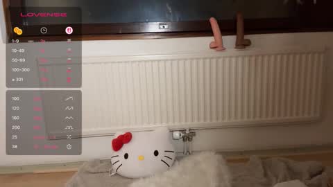 Snapshot of blushandburn chatting on 11.12.25 Delle online show from 11.12.25