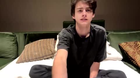 Snapshot of bluskyzz chatting on 02.04.25 BluSky online show from 02.04.25