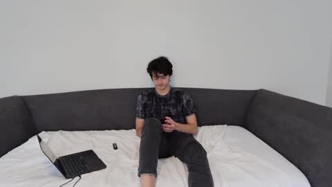 Snapshot of bluskyzz chatting on 02.14.25 BluSky online show from 02.14.25