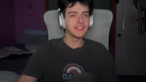 Snapshot of bluskyzz chatting on 12.17.25 BluSky online show from 12.17.25