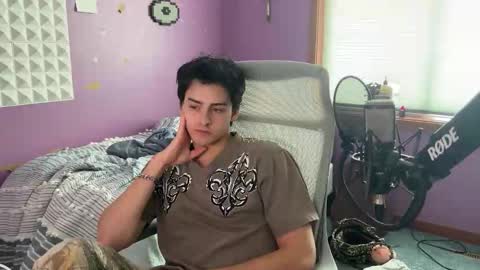 Snapshot of bluskyzz chatting on 12.17.25 BluSky online show from 12.17.25