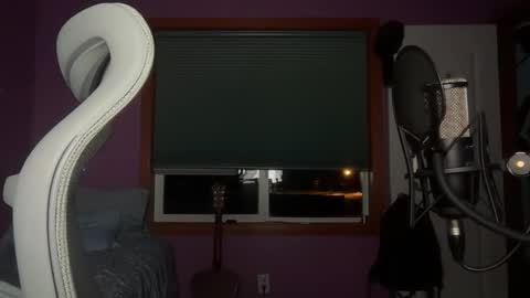 Snapshot of bluskyzz chatting on 12.19.25 BluSky online show from 12.19.25