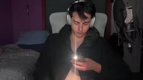 Snapshot of bluskyzz chatting on 12.20.25 BluSky online show from 12.20.25