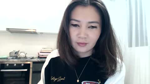 Snapshot of bmw_lovee chatting on 01.13.25 Liya online show from 01.13.25