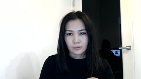 Snapshot of bmw_lovee chatting on 10.15.25 Liya online show from 10.15.25