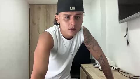 Snapshot of bob_pettersonn chatting on 09.30.25 Bob INDEPENDENT MODEL online show from 09.30.25