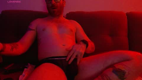 Snapshot of bobbyenglish69 chatting on 11.02.25 Bobby English online show from 11.02.25