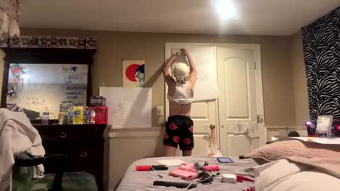 Snapshot of bodyyattiyatti chatting on 10.04.25 Sailorartemis online show from 10.04.25