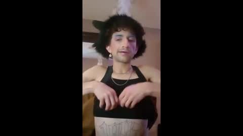 Snapshot of bodyyattiyatti chatting on 12.22.25 Sailorartemis online show from 12.22.25