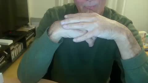 Snapshot of bogus25 chatting on 12.18.25 bogus25 online show from 12.18.25