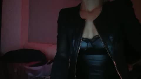 Karol online show from 11.23.25