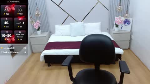 Snapshot of bom_bomx chatting on 02.20.25 Paris online show from 02.20.25