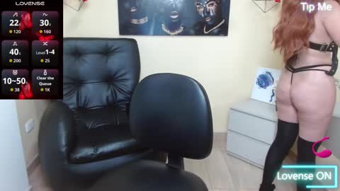 Snapshot of bom_bomx chatting on 10.09.25 Paris online show from 10.09.25