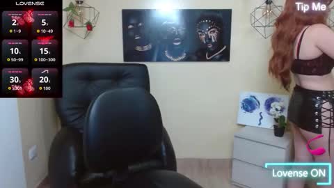 Snapshot of bom_bomx chatting on 10.10.25 Paris online show from 10.10.25