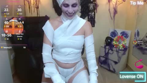 Snapshot of bom_bomx chatting on 10.26.25 Paris online show from 10.26.25