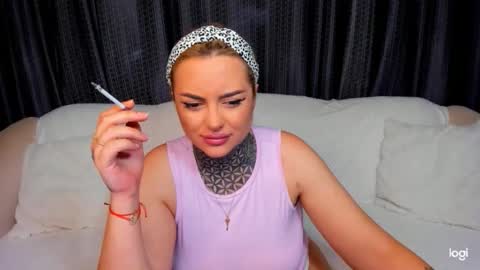 Snapshot of bom_bonx chatting on 10.09.25 Amy online show from 10.09.25