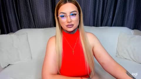 Snapshot of bom_bonx chatting on 11.11.25 Amy online show from 11.11.25