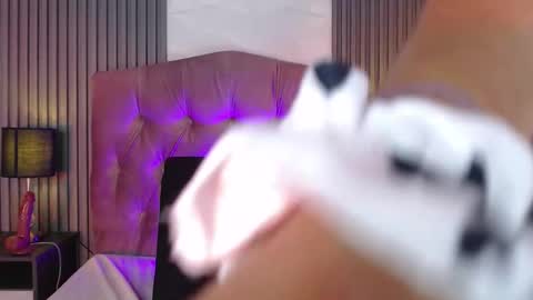 Snapshot of bonnali_lune chatting on 10.21.25 bonnali_lune online show from 10.21.25