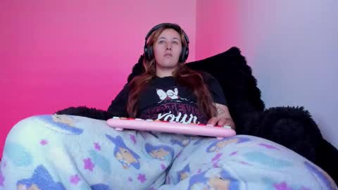 Bonnie Help me reach 500 likes online show from 01.10.26