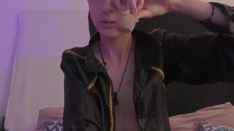   online show from 03.08.25