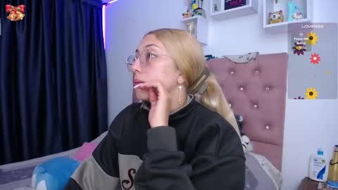 Soffy Brooks Independent model online show from 12.14.25