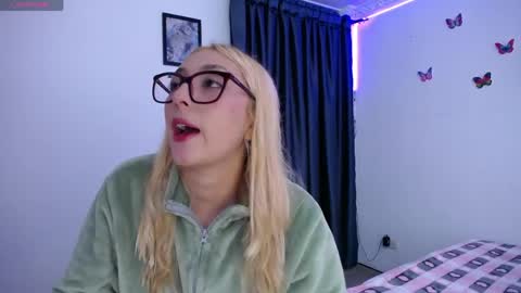 Soffy Brooks Independent model online show from 04.23.26