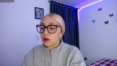 Soffy Brooks Independent model online show from 04.28.26