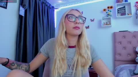 Soffy Brooks Independent model online show from 05.19.26