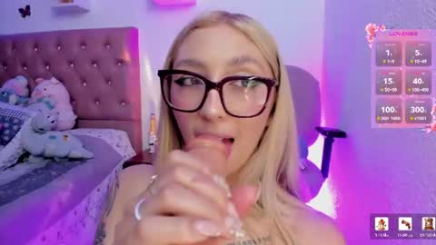 Soffy Brooks Independent model online show from 06.11.26