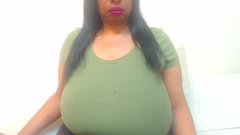 Snapshot of boobyqueen24 chatting on 05.20.26 boobyqueen online show from 05.20.26