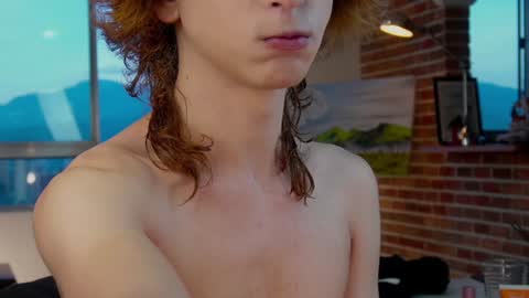 Snapshot of boream_ chatting on 01.12.25 Bream online show from 01.12.25