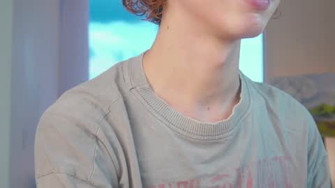 Snapshot of boream_ chatting on 01.17.25 Bream online show from 01.17.25