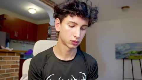 Snapshot of boream_ chatting on 09.17.25 Bream online show from 09.17.25