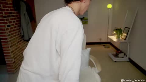 Snapshot of boream_ chatting on 10.11.25 Bream online show from 10.11.25