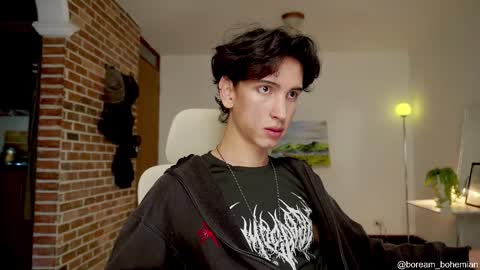 Snapshot of boream_ chatting on 10.27.25 Bream online show from 10.27.25