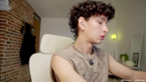 Snapshot of boream_ chatting on 11.06.25 Bream online show from 11.06.25