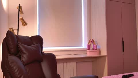 Snapshot of born_to_blow_ chatting on 04.23.26 Hallie online show from 04.23.26