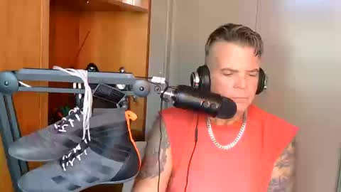 Snapshot of boss1420 chatting on 10.12.25 BOSS online show from 10.12.25