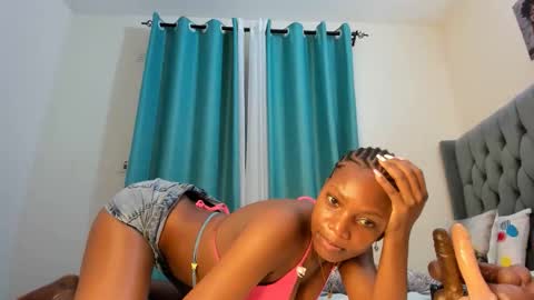 Snapshot of bouncy_booty677 chatting on 10.22.25 bouncy_booty677 online show from 10.22.25