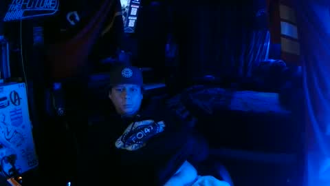 Snapshot of bowerboi1217 chatting on 11.19.25 Bowerboi1217 online show from 11.19.25