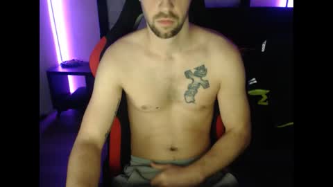 boy_t0y89 online show from 01.13.25