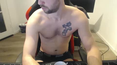 boy_t0y89 online show from 01.14.26