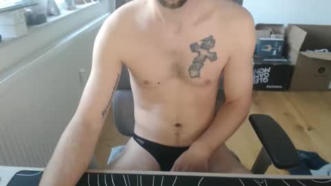 boy_t0y89 online show from 04.16.26